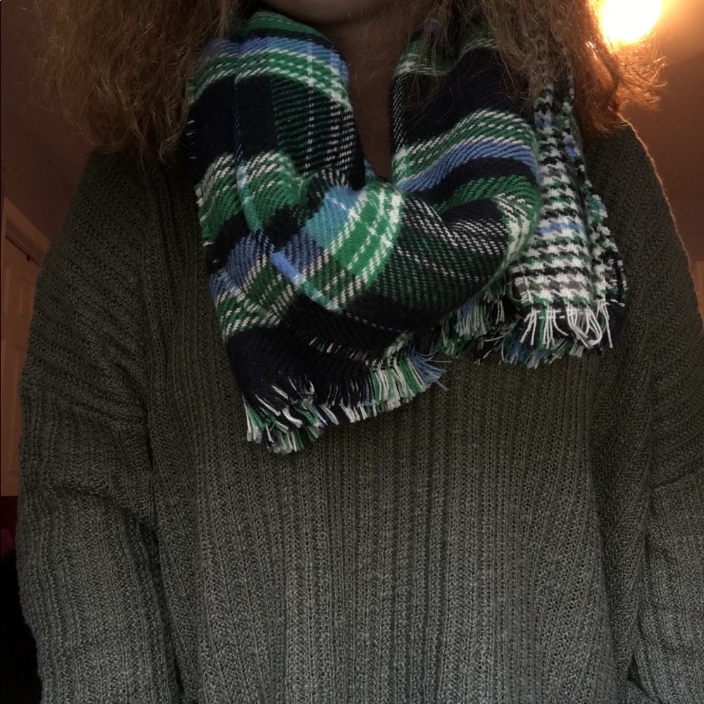 Green and blue blanket scarf